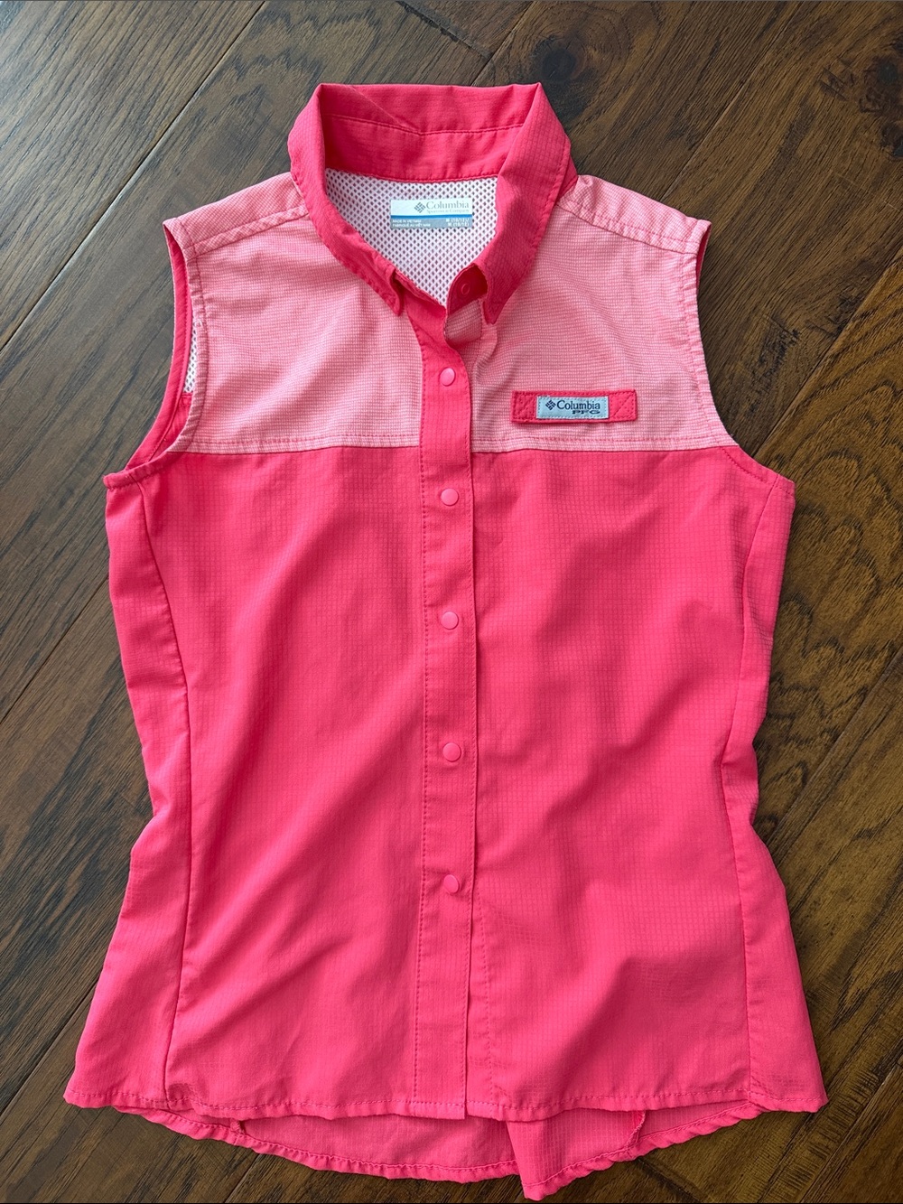 Columbia Two-Tone Coral and Light Pink Sleeveless Button-Up